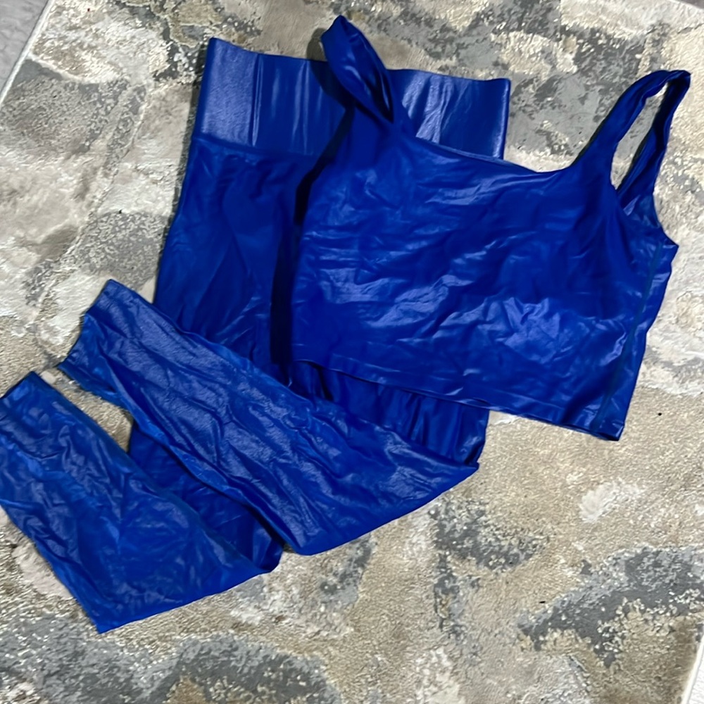 Carbon38 workout set